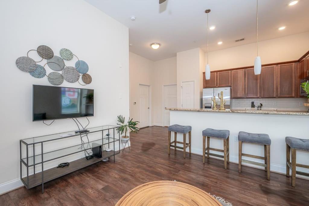Laid Back 1Br W Comfy Living Room And Bar Σάρλοτ Εξωτερικό φωτογραφία