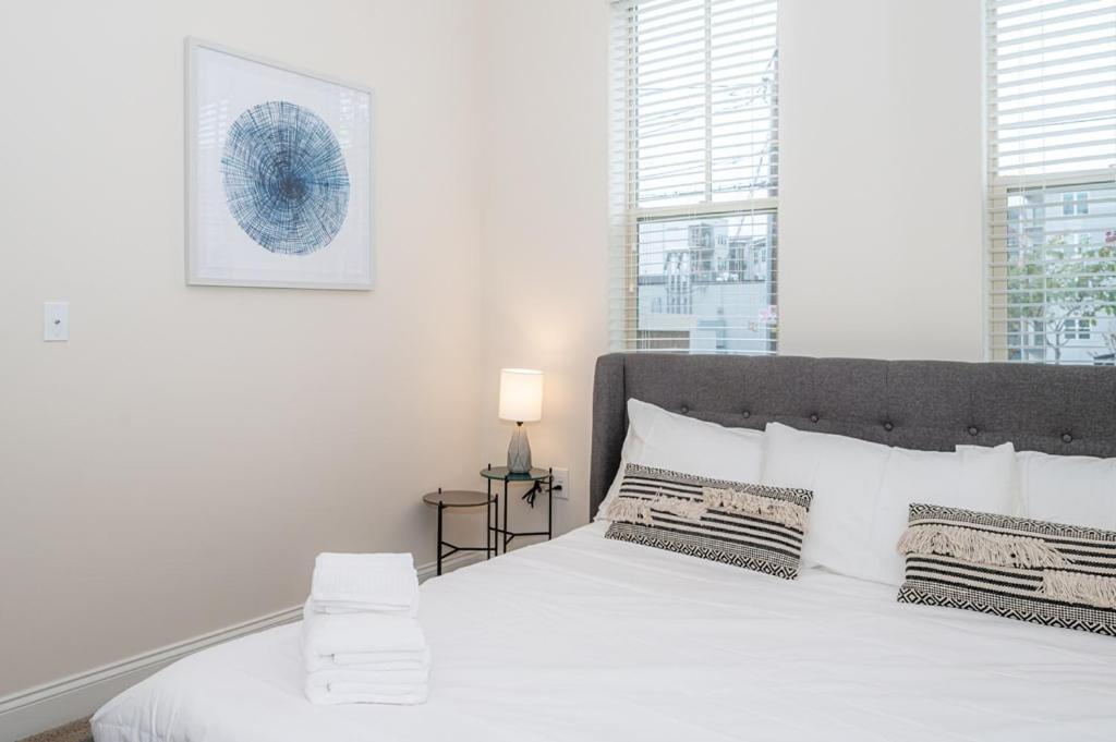 Laid Back 1Br W Comfy Living Room And Bar Σάρλοτ Εξωτερικό φωτογραφία