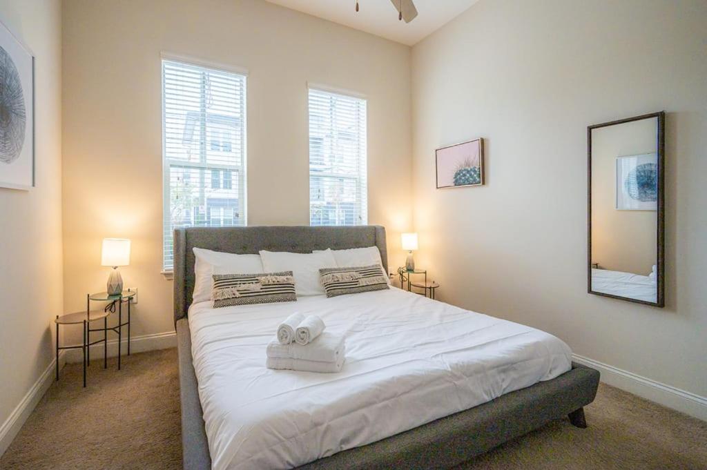 Laid Back 1Br W Comfy Living Room And Bar Σάρλοτ Εξωτερικό φωτογραφία