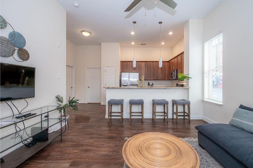 Laid Back 1Br W Comfy Living Room And Bar Σάρλοτ Εξωτερικό φωτογραφία