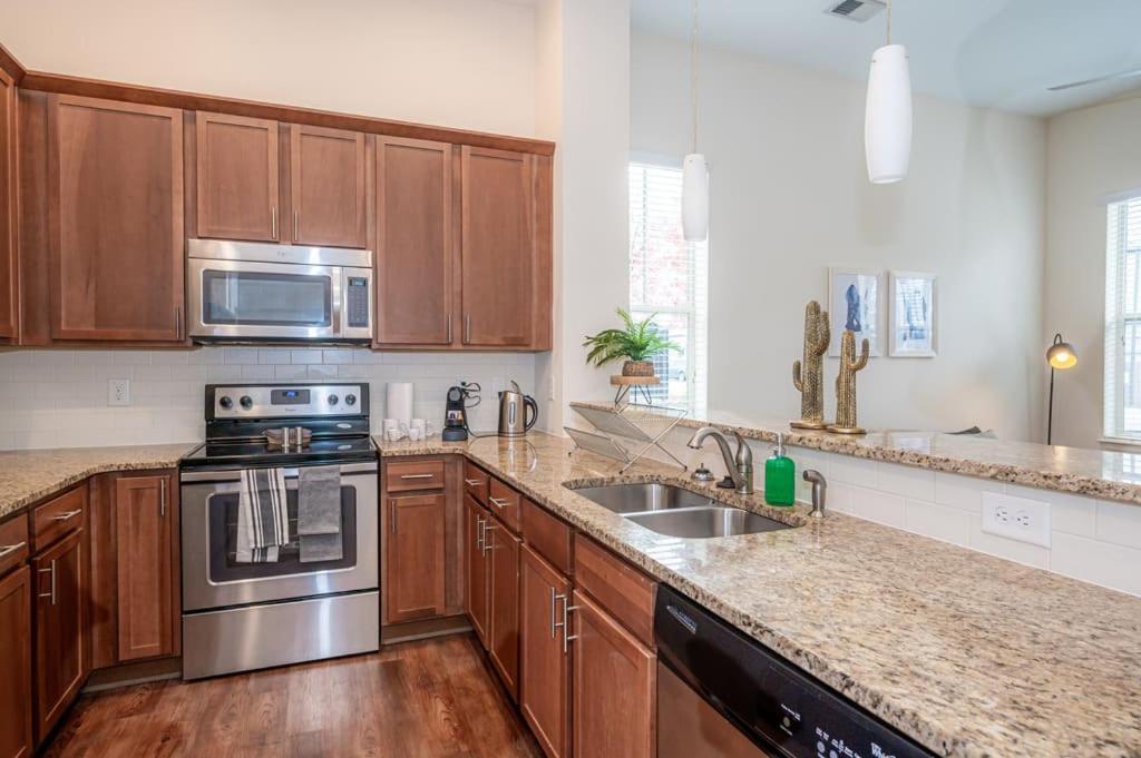 Laid Back 1Br W Comfy Living Room And Bar Σάρλοτ Εξωτερικό φωτογραφία